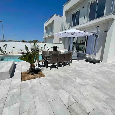 Belle Contemporaine Piscine Privee